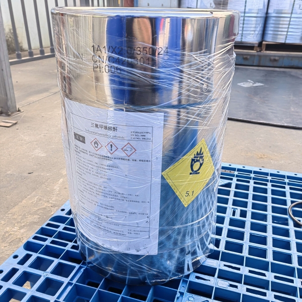 Anhydride trifluorométhanesulfonique CAS 358-23-6